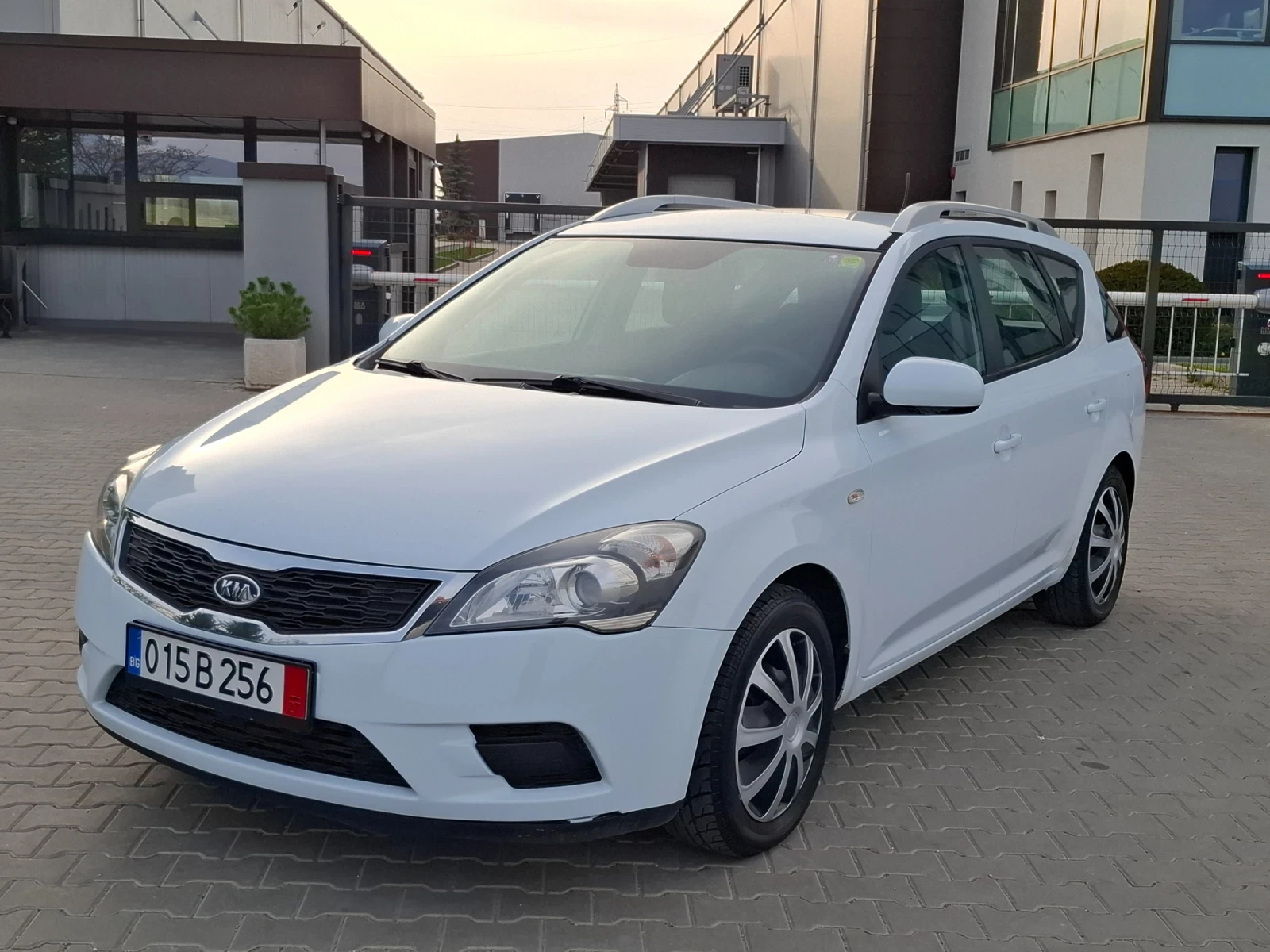 Kia Ceed 1.6CRDI* (116кс)* * FACELIFT* * НОВ ВНОС* * , снимка 3 - Автомобили и джипове - 54184166