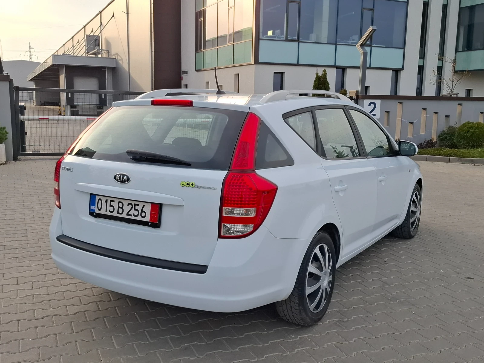 Kia Ceed 1.6CRDI* (116кс)* * FACELIFT* * НОВ ВНОС* * , снимка 14 - Автомобили и джипове - 54184166