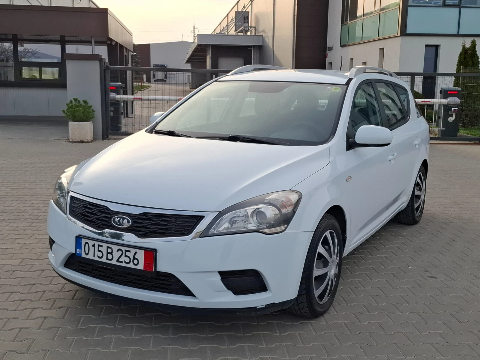 Kia Ceed 1.6CRDI* (116кс)* * FACELIFT* * НОВ ВНОС* * , снимка 2 - Автомобили и джипове - 54184166