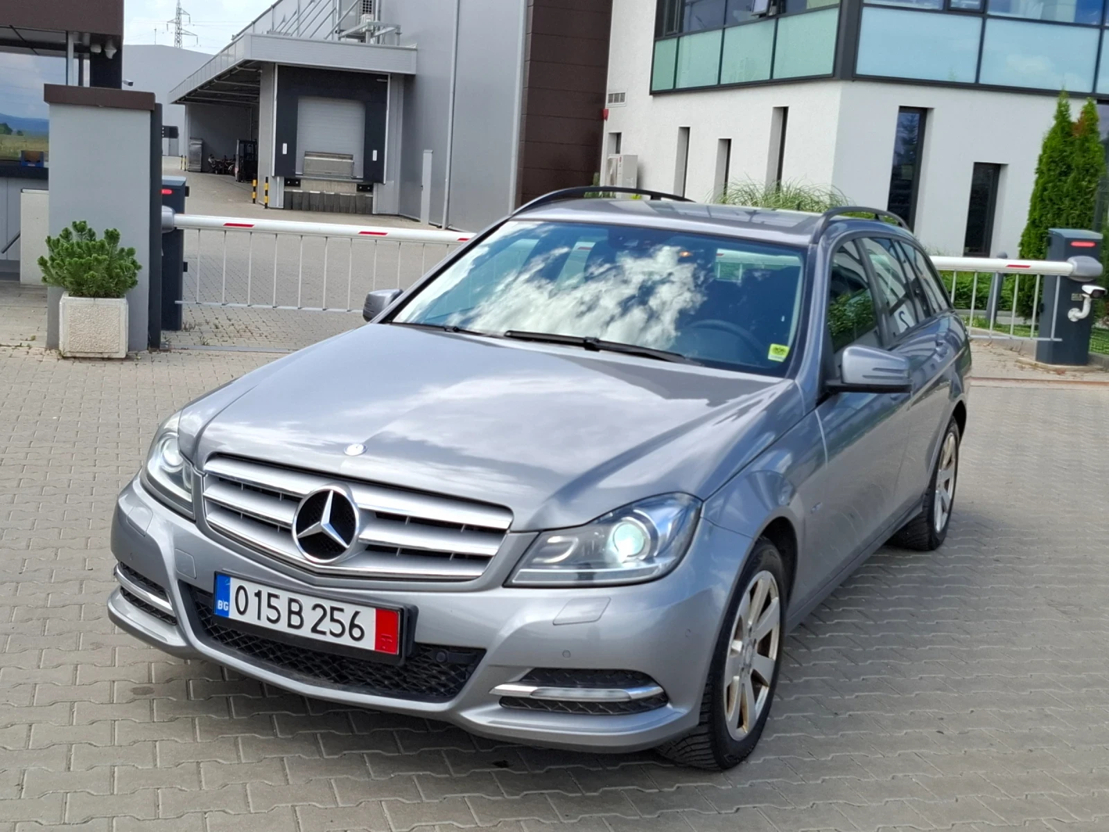 Mercedes-Benz C 180 2.2CDI* (120кс)* FACELIFT* 6-CKOPOCTИ* НОВ ВНОС* , снимка 2 - Автомобили и джипове - 55038298