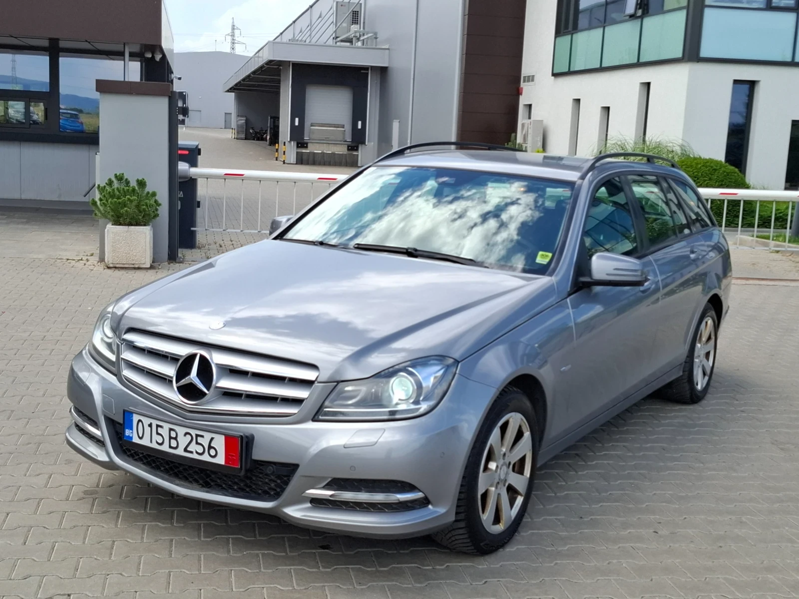 Mercedes-Benz C 180 2.2CDI* (120кс)* FACELIFT* 6-CKOPOCTИ* НОВ ВНОС* , снимка 3 - Автомобили и джипове - 55038298