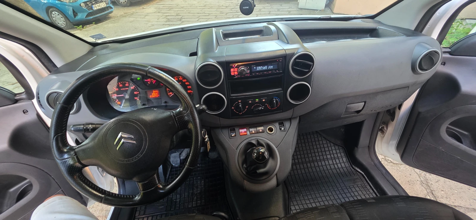 Citroen Berlingo 1, 6 eHDI дизел, снимка 12 - Автомобили и джипове - 55302755