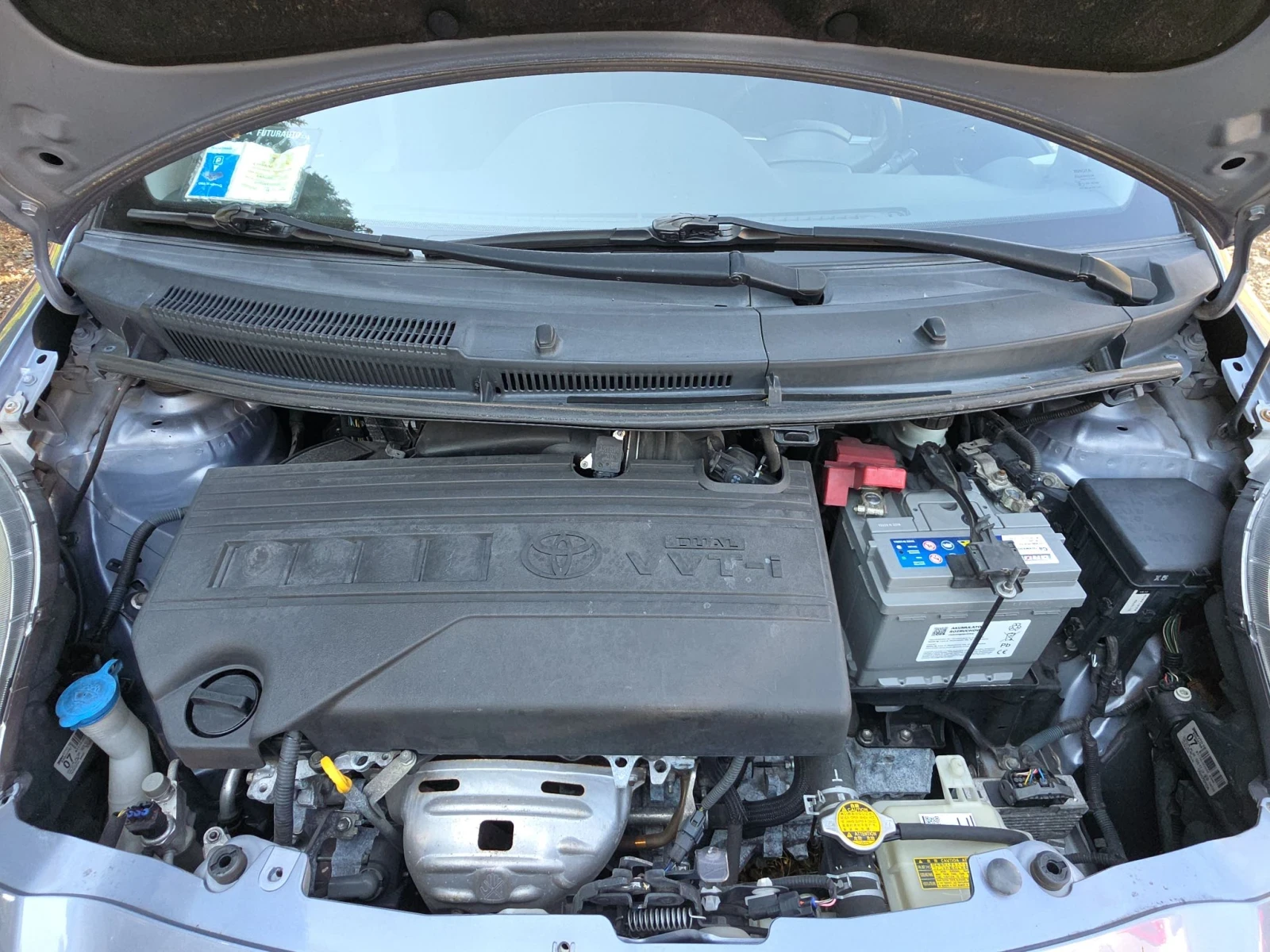 Toyota Yaris 1.3i 101k.c., снимка 14 - Автомобили и джипове - 55768629