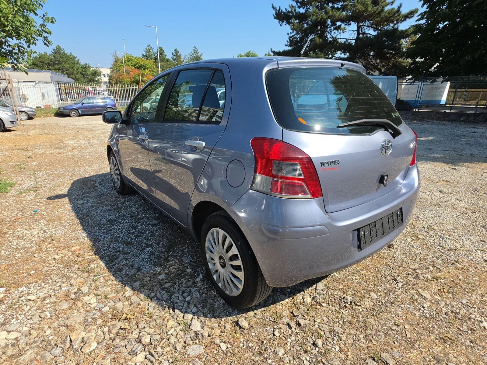 Toyota Yaris 1.3i 101k.c., снимка 5 - Автомобили и джипове - 55768629