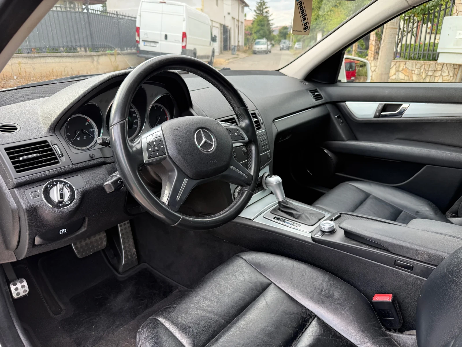 Mercedes-Benz C 220 Panorama* Avtomat* Navi, снимка 8 - Автомобили и джипове - 56166759
