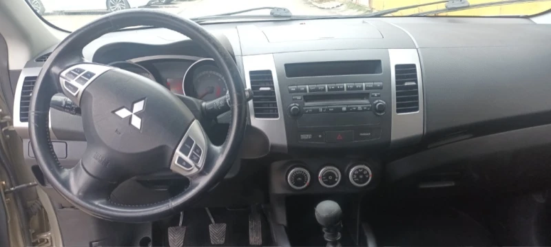 Mitsubishi Outlander, снимка 8 - Автомобили и джипове - 52261199