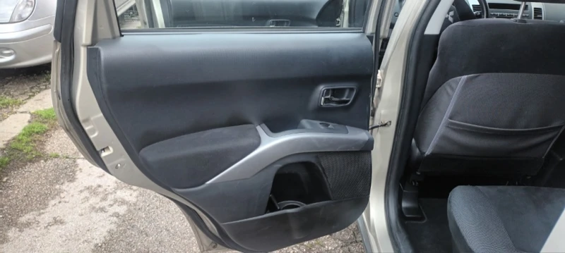 Mitsubishi Outlander, снимка 10 - Автомобили и джипове - 52261199