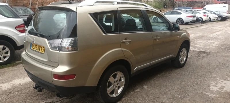 Mitsubishi Outlander, снимка 4 - Автомобили и джипове - 52261199