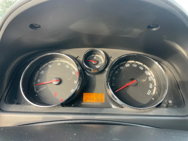 Opel Antara BENZIN/GAZ, снимка 13 - Автомобили и джипове - 52631725