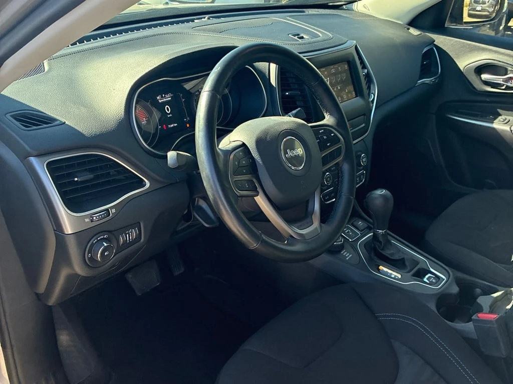 Jeep Cherokee * North * CARFAX *    | Mobile.bg   5