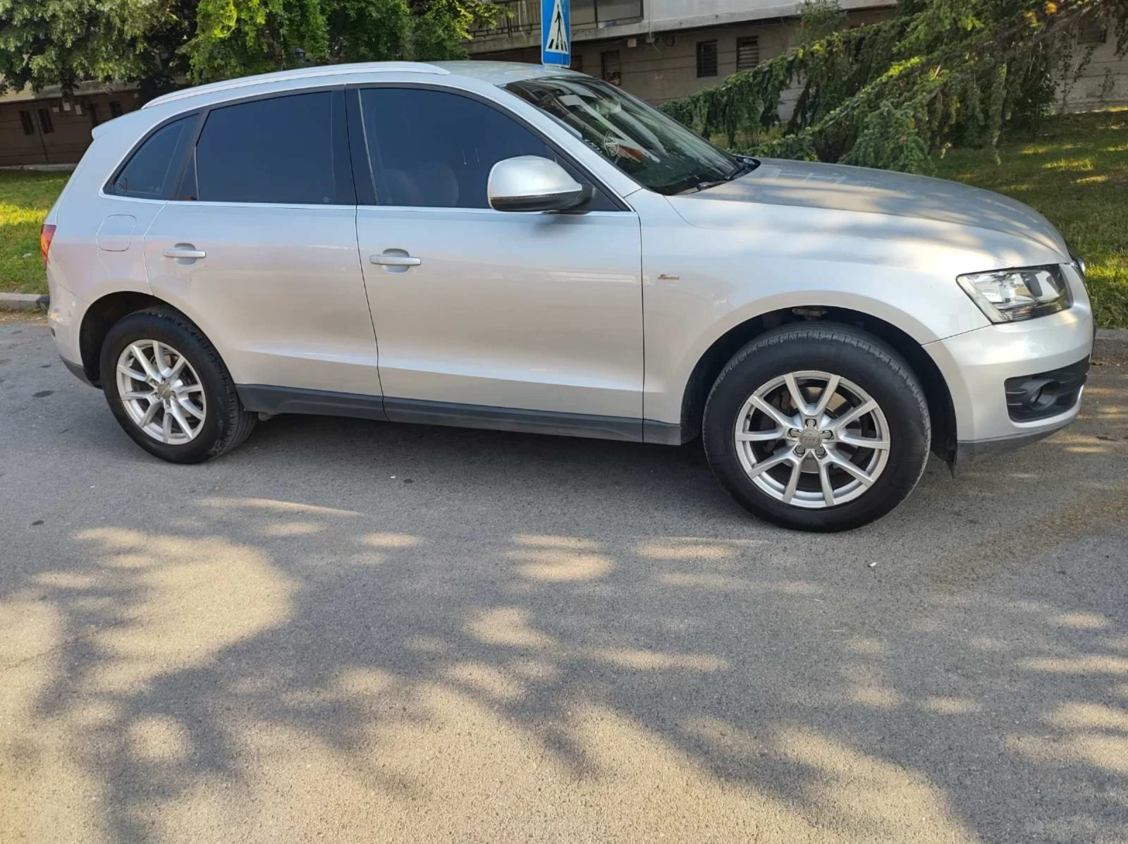 Audi Q5 2.0, снимка 6 - Автомобили и джипове - 55228527