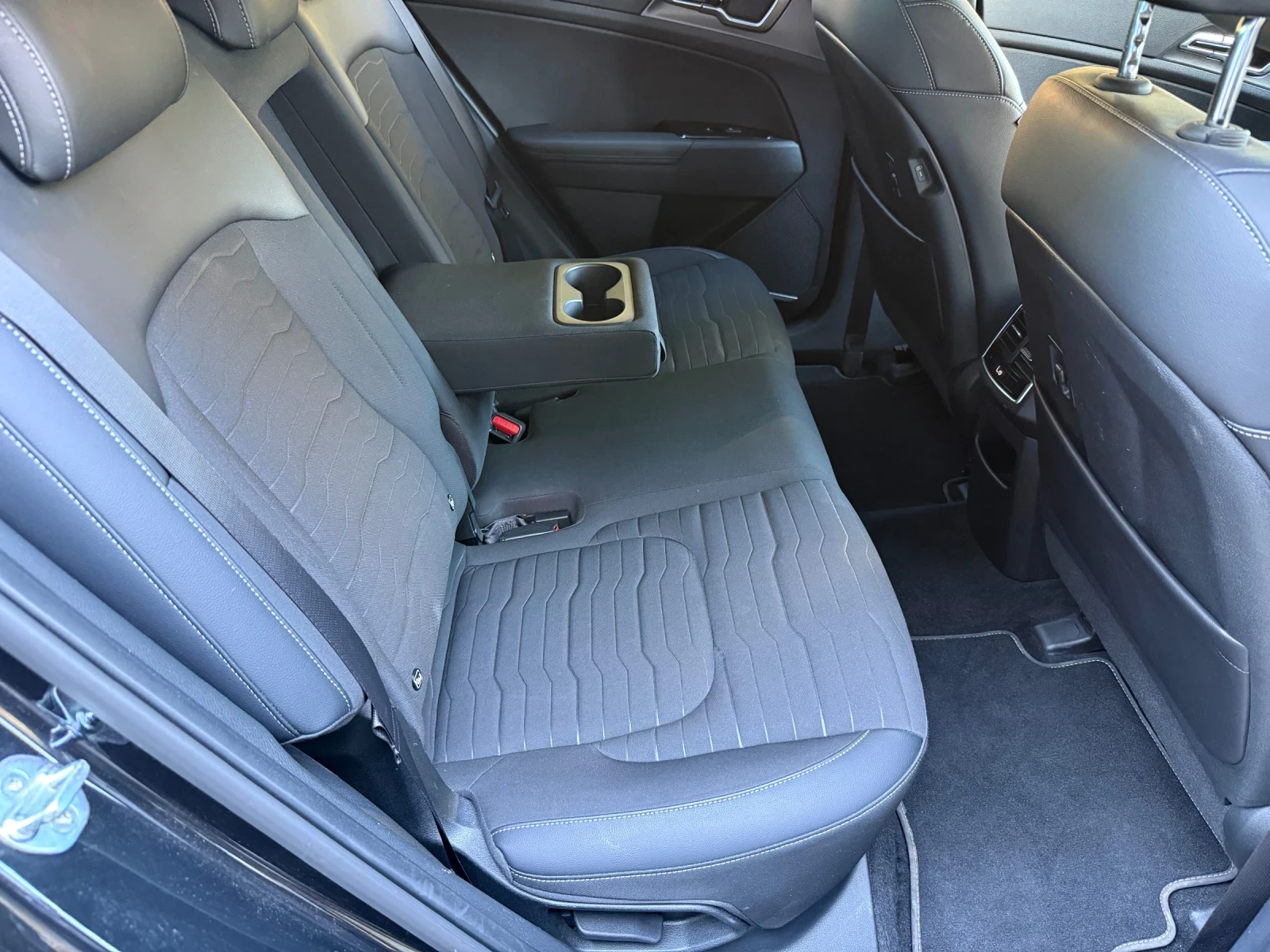 Kia Sportage Plug-in 4x4 Германия-Обслужен, снимка 11 - Автомобили и джипове - 55695468