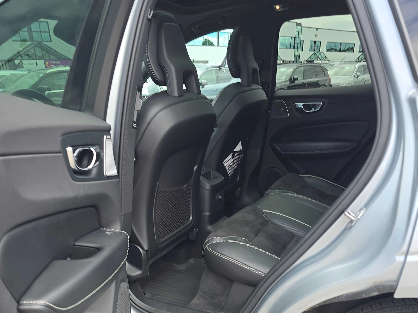 Volvo XC60 * R Design * CARFAX * ОПЦИЯ ЗА ФИНАНСИРАНЕ, снимка 16 - Автомобили и джипове - 55799982
