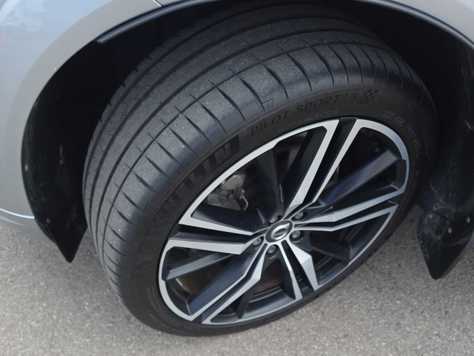 Volvo XC60 * R Design * CARFAX * ОПЦИЯ ЗА ФИНАНСИРАНЕ, снимка 7 - Автомобили и джипове - 55799982