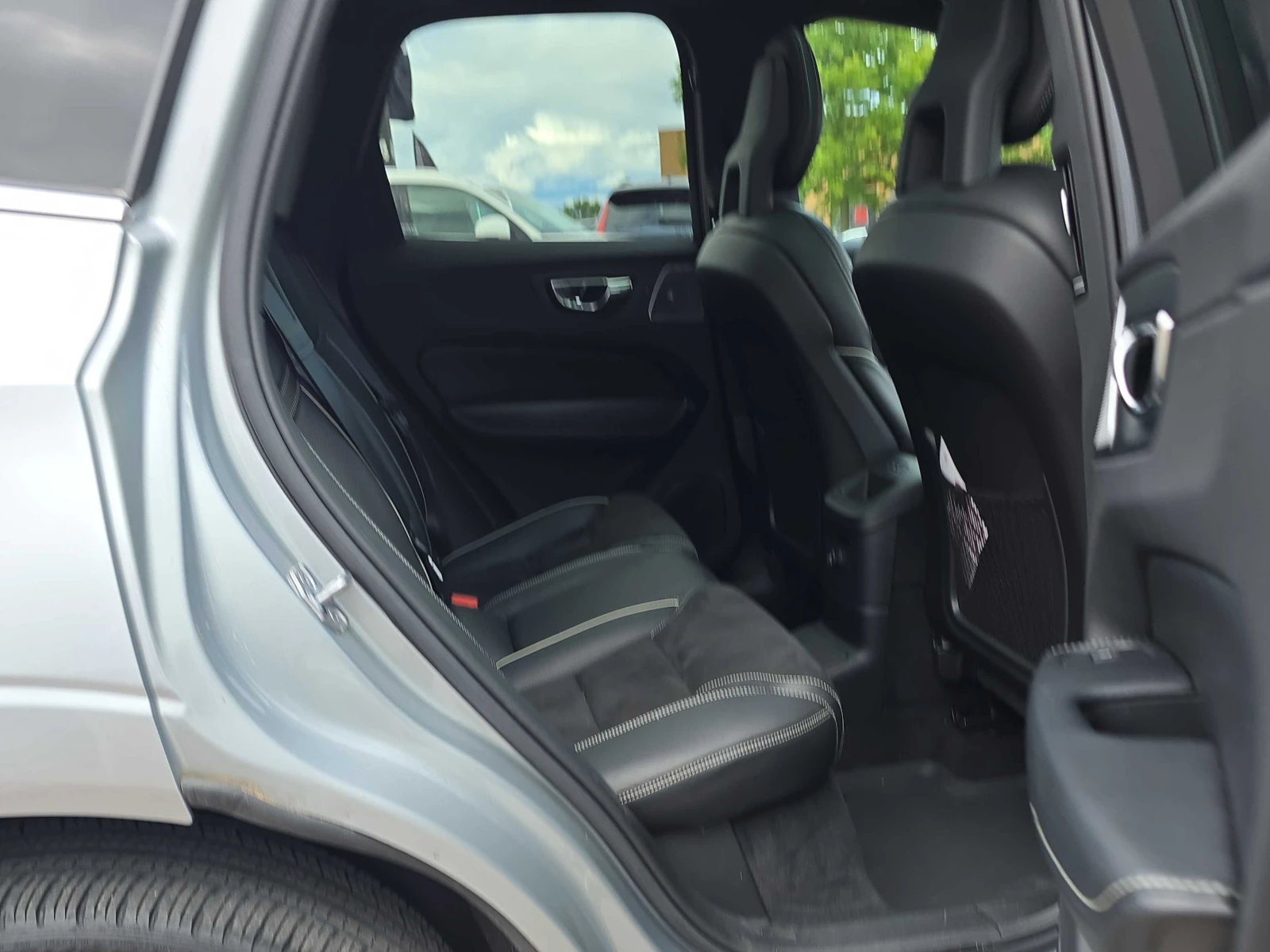 Volvo XC60 * R Design * CARFAX * ОПЦИЯ ЗА ФИНАНСИРАНЕ, снимка 11 - Автомобили и джипове - 55799982