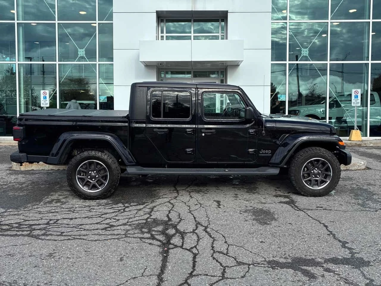 Jeep Gladiator Sport 80th Anniversary * CARFAX * ��� ������������ | Mobile.bg � ����������� 3