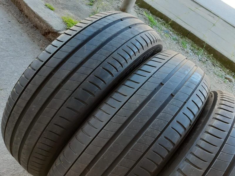 Гуми Летни 215/65R17, снимка 3 - Гуми и джанти - 28460282