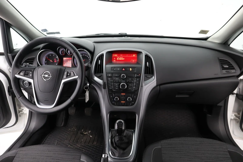 Opel Astra 1.6 CDTi, снимка 10 - Автомобили и джипове - 46546105