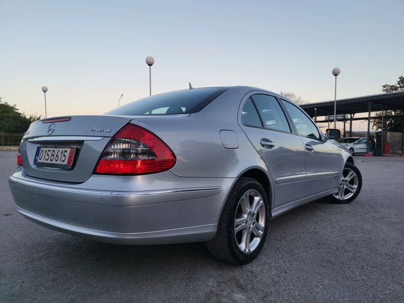 Mercedes-Benz E 350 ТОП КОЛЕДНА ПРОМОЦИЯ/4MATIC/272hp/КОЖА/УНИКАЛЕН, снимка 4 - Автомобили и джипове - 48403922