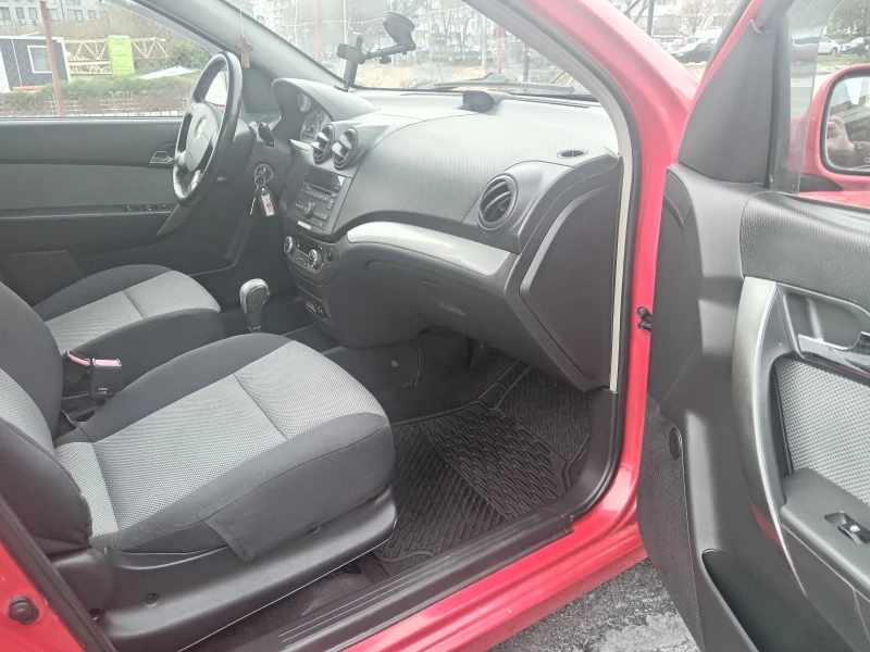 Chevrolet Aveo 1.4i-101К.С.-АВТОМАТИК, снимка 11 - Автомобили и джипове - 49722896