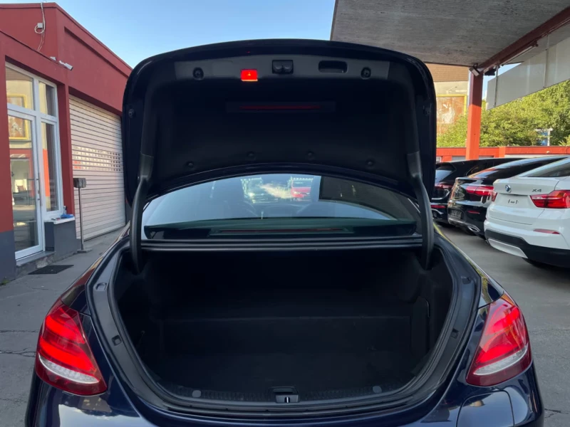 Mercedes-Benz E 300 e/AMG-LINE/320HP/PANO/360/BURM/LED/NAVI/DAB/711f, снимка 5 - Автомобили и джипове - 51616091