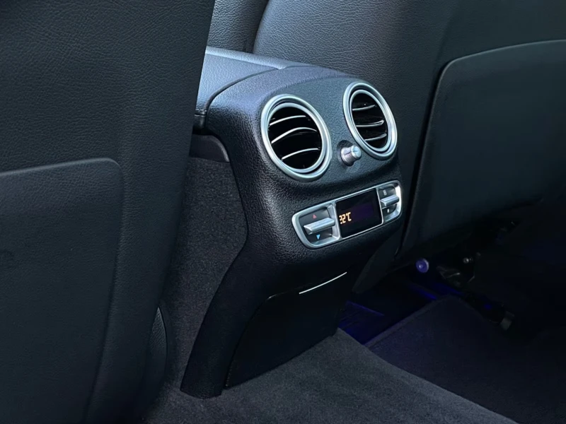 Mercedes-Benz E 300 e/AMG-LINE/320HP/PANO/360/BURM/LED/NAVI/DAB/711f, снимка 14 - Автомобили и джипове - 51616091