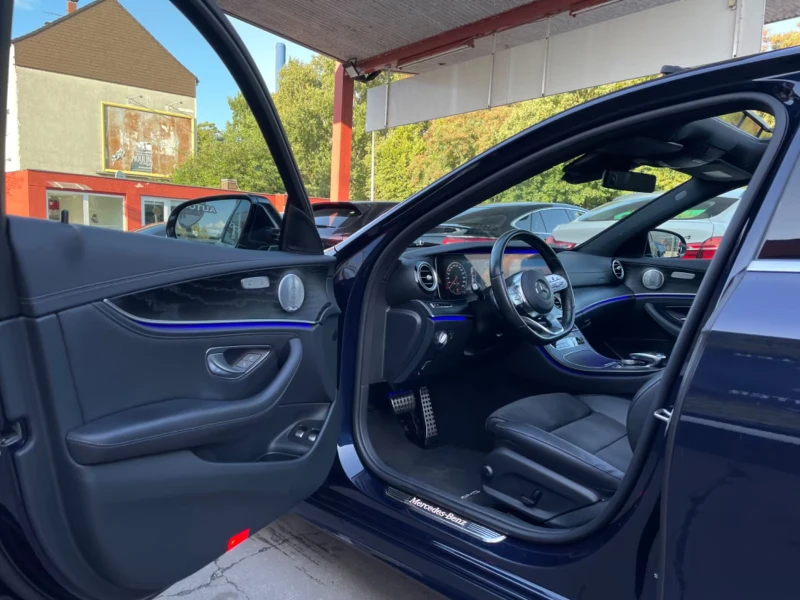 Mercedes-Benz E 300 e/AMG-LINE/320HP/PANO/360/BURM/LED/NAVI/DAB/711f, снимка 7 - Автомобили и джипове - 51616091