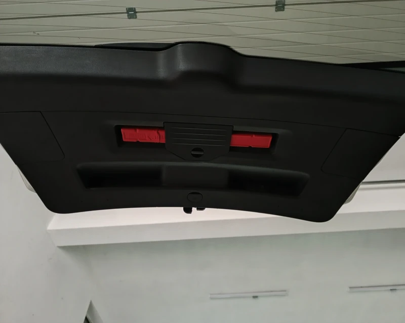 VW Touran 2.0 TDI, снимка 17 - Автомобили и джипове - 52380400