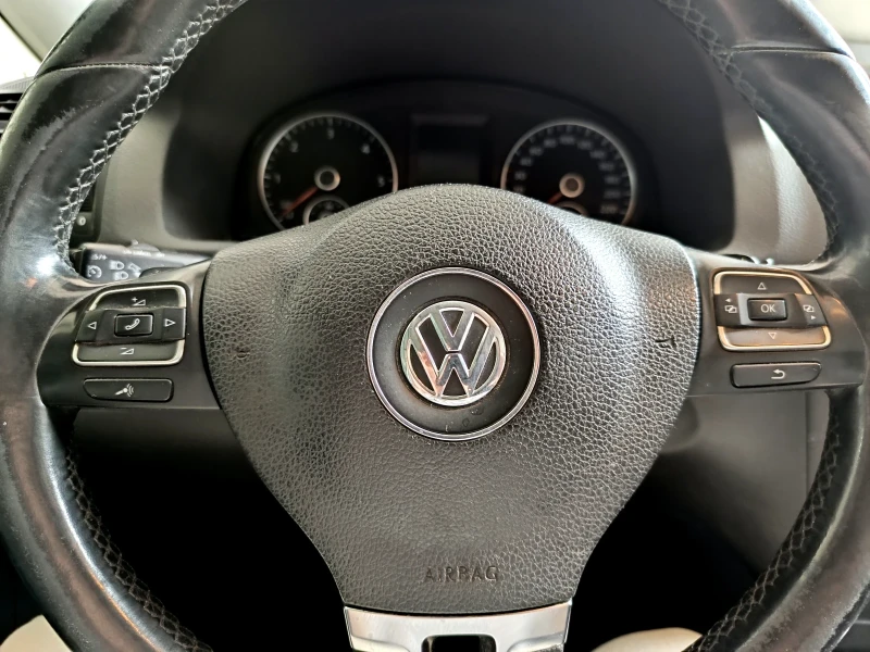 VW Touran 2.0 TDI, снимка 9 - Автомобили и джипове - 52380400