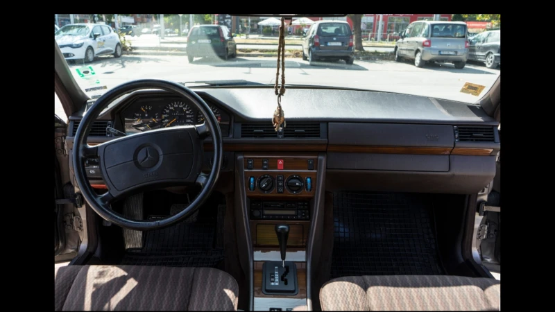 Mercedes-Benz 124 300 E 4x4, снимка 4 - Автомобили и джипове - 52863834