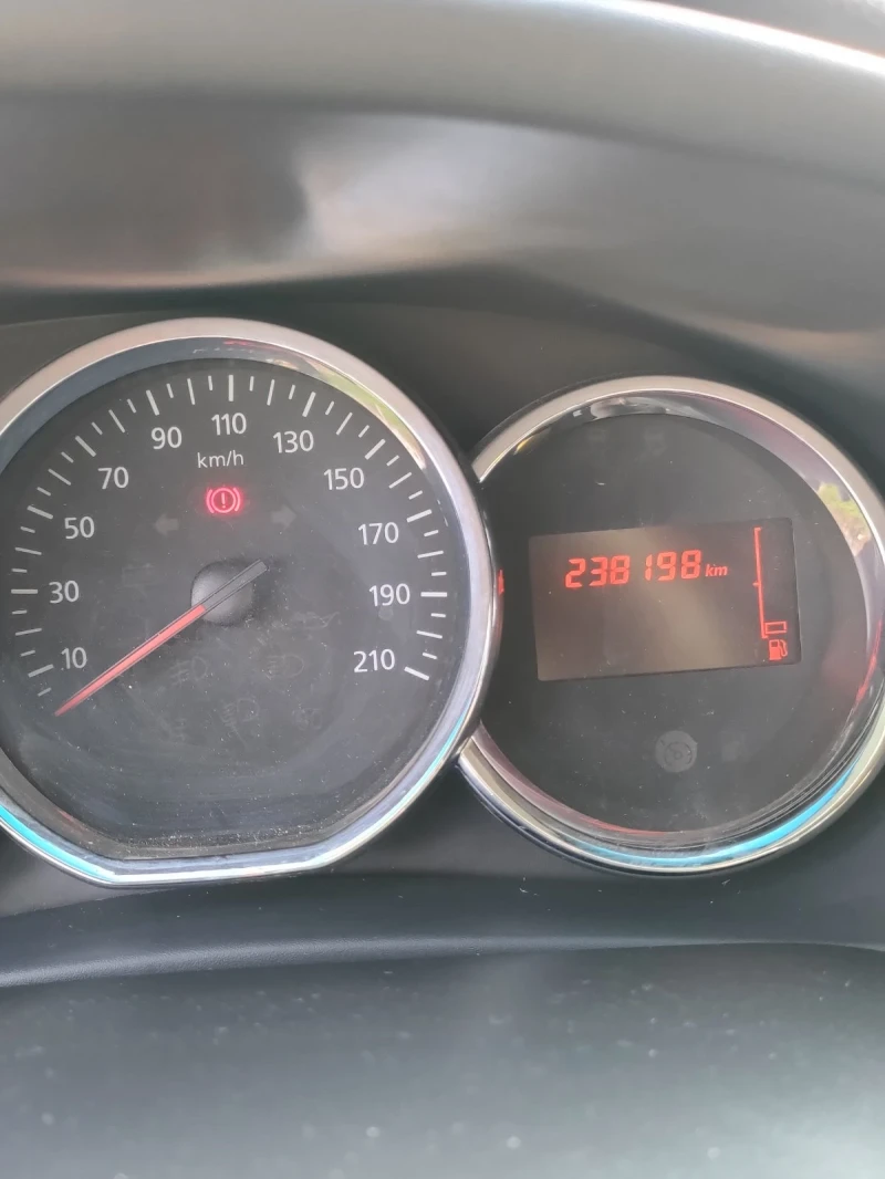 Dacia Logan, снимка 6 - Автомобили и джипове - 52458676