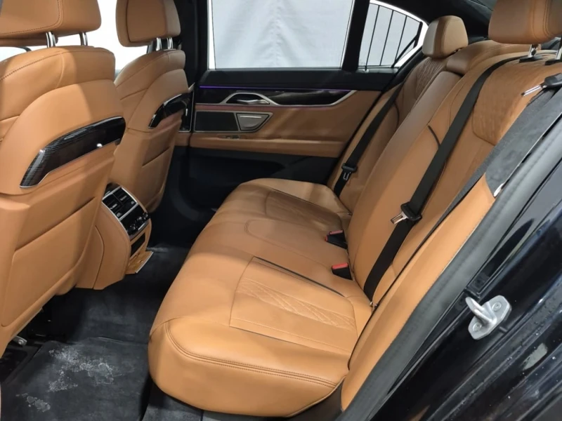 BMW 750 XDRIVE * CARFAX * БЕЗ ПЪРВОНАЧАЛНА ВНОСКА, снимка 12 - Автомобили и джипове - 53125419