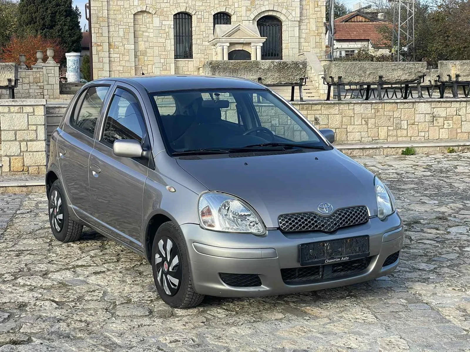 Toyota Yaris 1.3 VVT - изображение 8