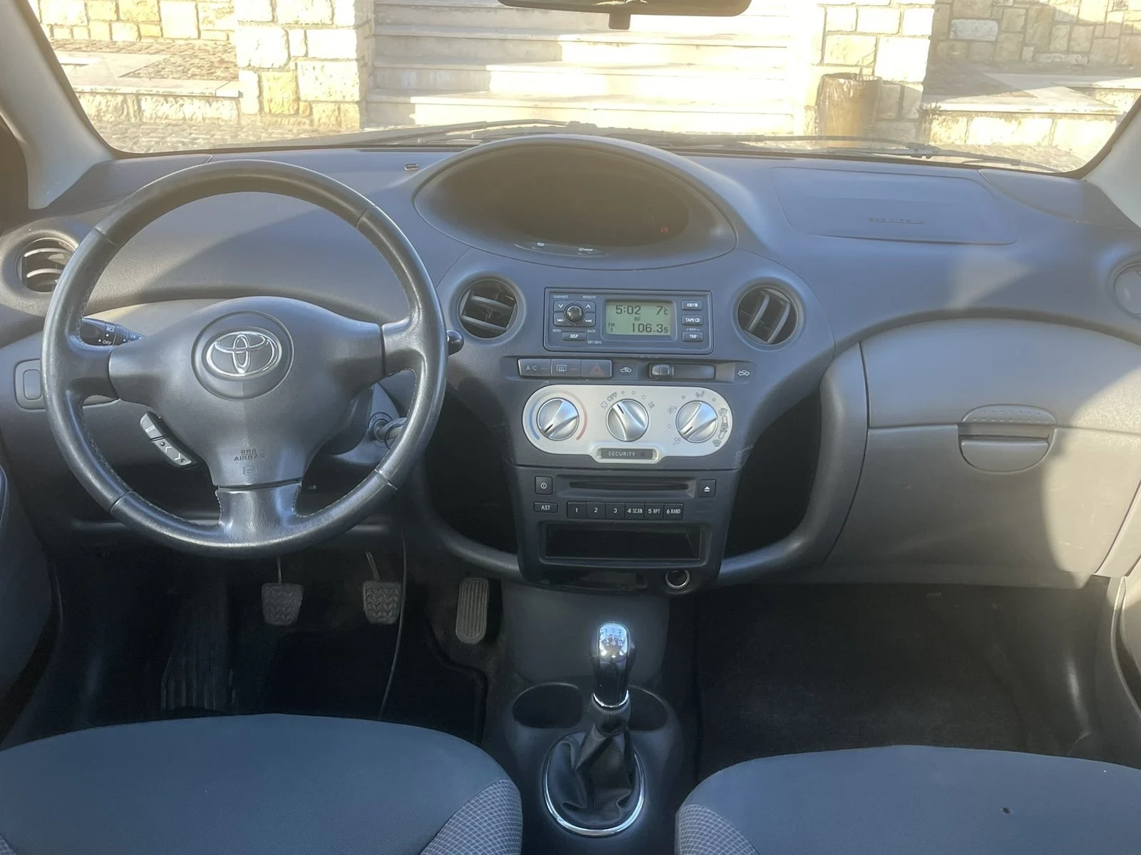 Toyota Yaris 1.3 VVT - изображение 7