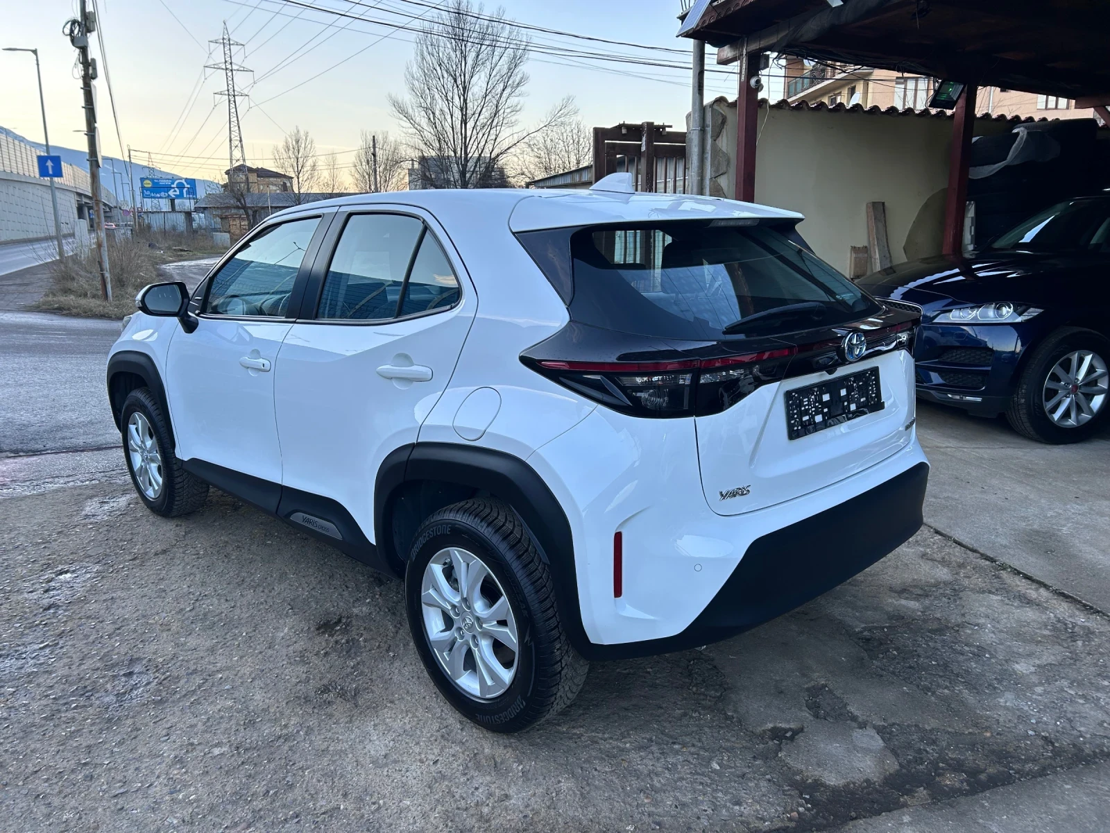 Toyota Yaris Cross 1.5 HYBRID  41000км - изображение 2