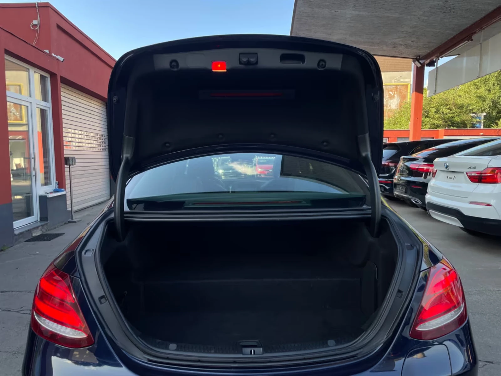 Mercedes-Benz E 300 e/AMG-LINE/320HP/PANO/360/BURM/LED/NAVI/DAB/711f - изображение 5