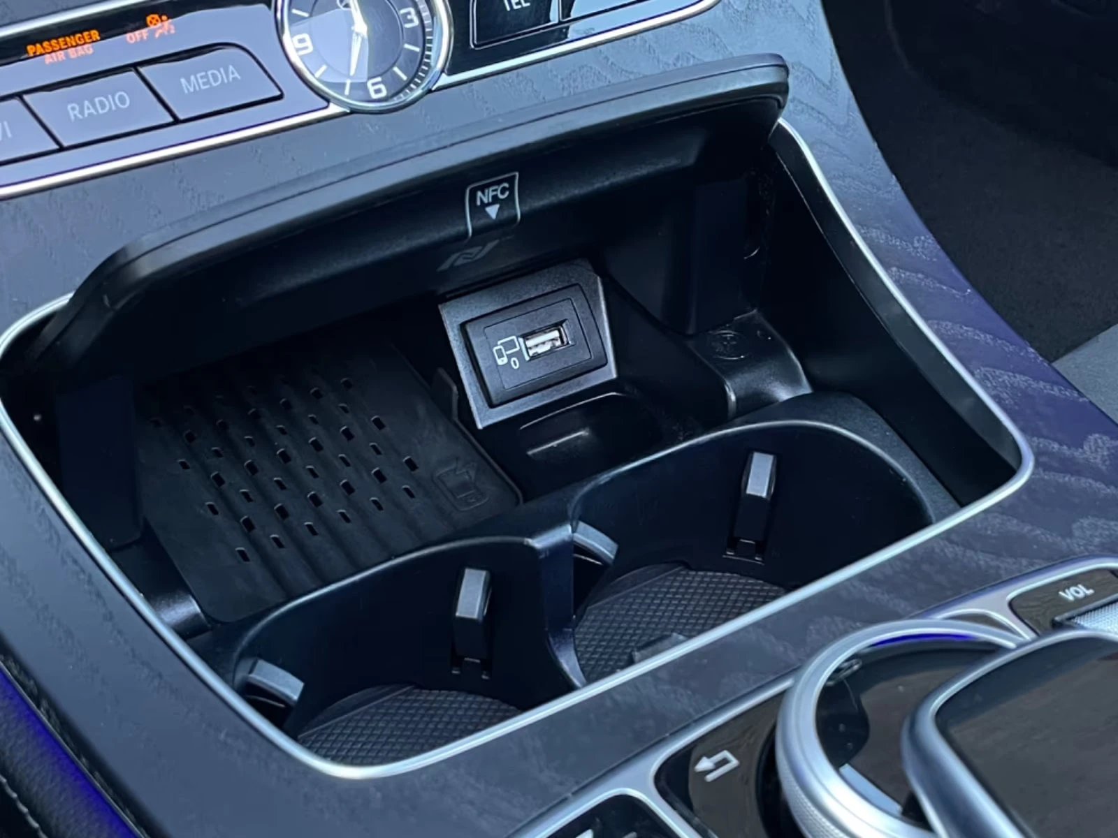 Mercedes-Benz E 300 e/AMG-LINE/320HP/PANO/360/BURM/LED/NAVI/DAB/711f | Mobile.bg   12