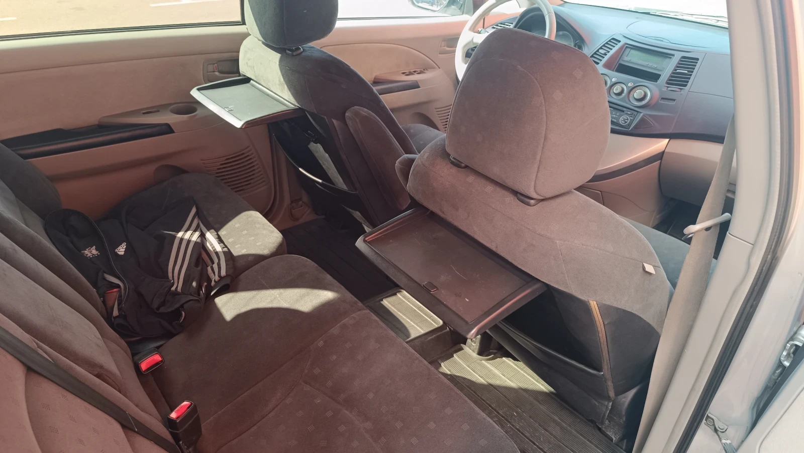 Mitsubishi Grandis 2.4i-ГАЗ - изображение 10