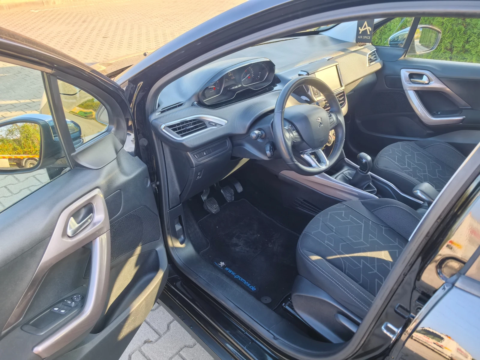 Peugeot 2008 1.6HDI 99kc  | Mobile.bg — изображение 11