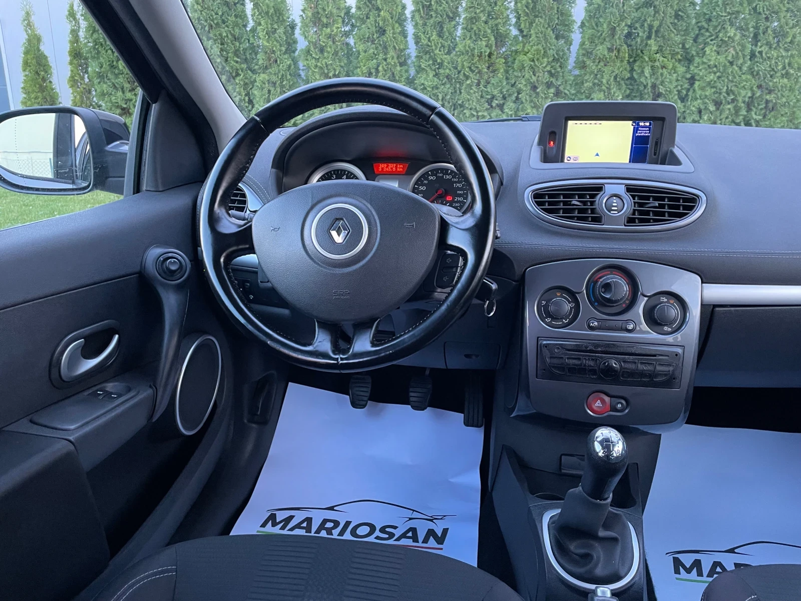 Renault Clio  1.2i Бензин/Газ/Navi/Италия/Юбилейно изпълнение  - изображение 9