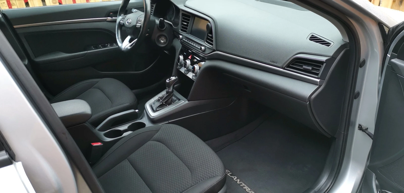 Hyundai Elantra | Mobile.bg   12