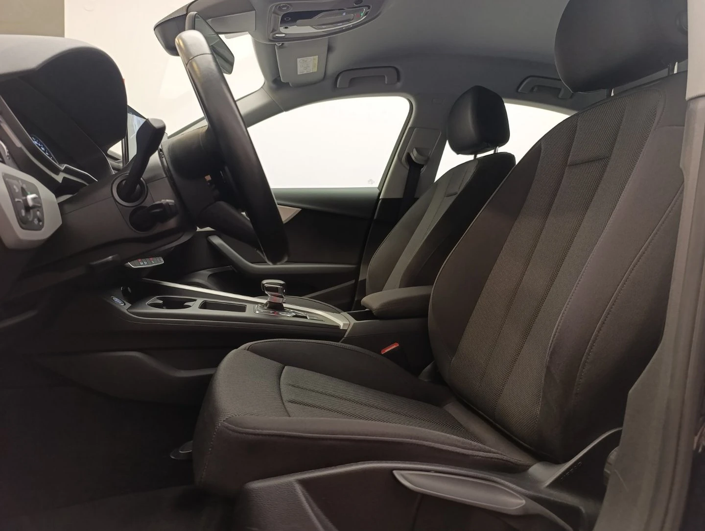 Audi A4 Limousine 35 TFSI, снимка 15 - Автомобили и джипове - 53915858