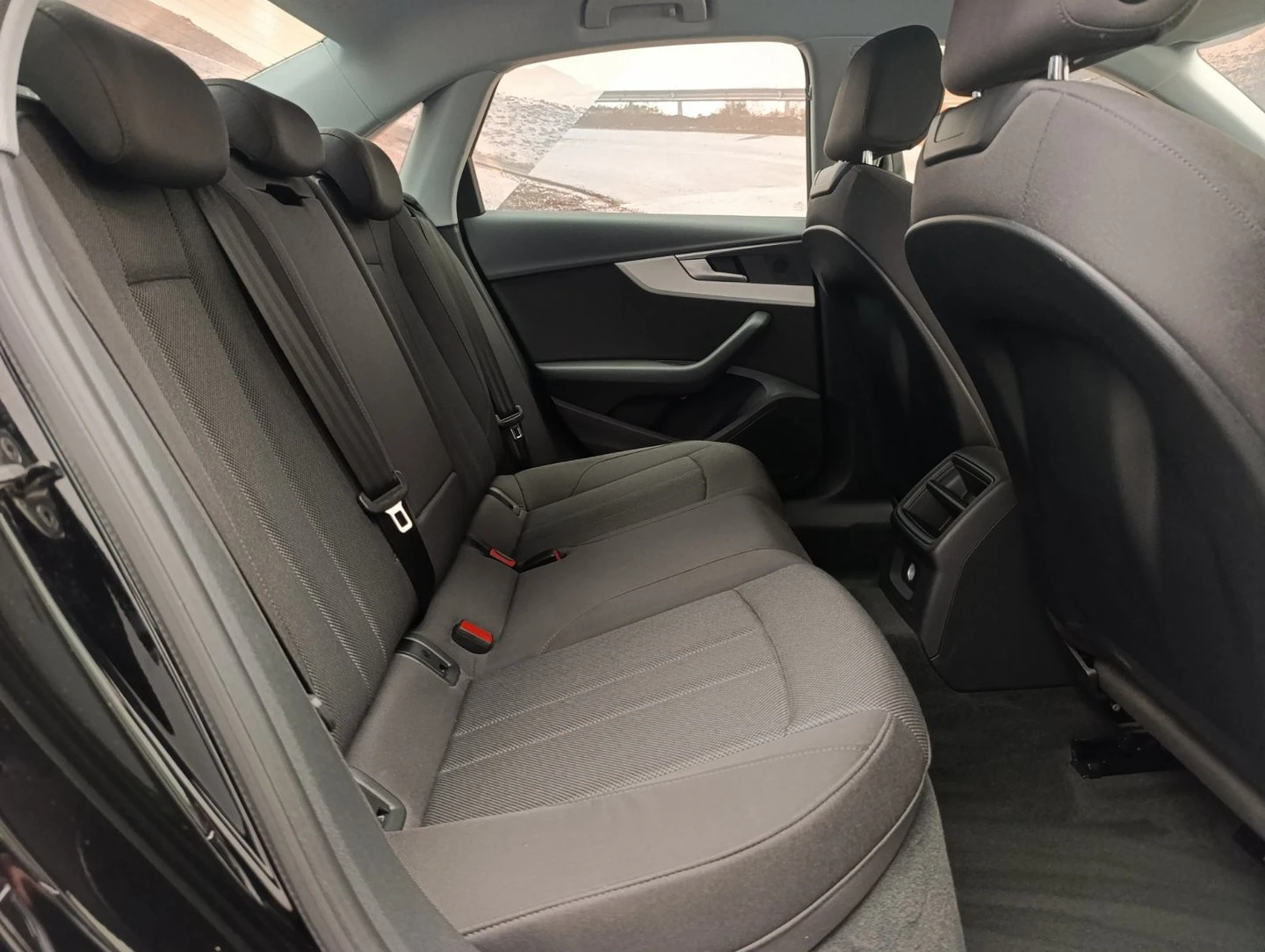 Audi A4 Limousine 35 TFSI, снимка 17 - Автомобили и джипове - 53915858