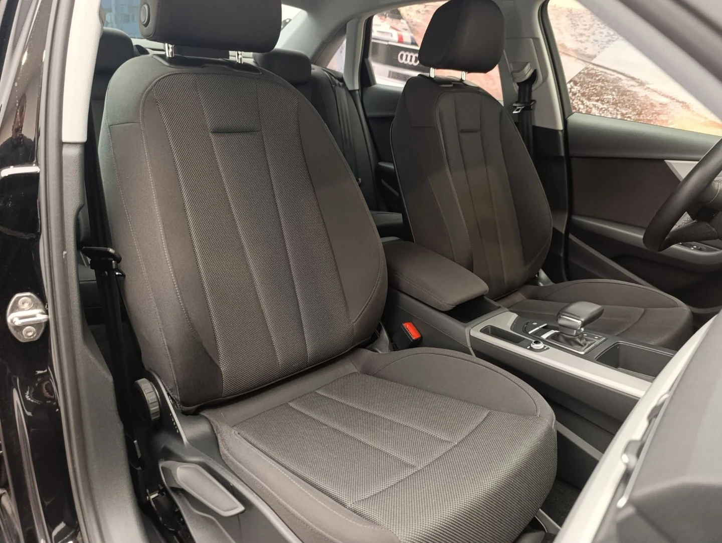 Audi A4 Limousine 35 TFSI, снимка 16 - Автомобили и джипове - 53915858