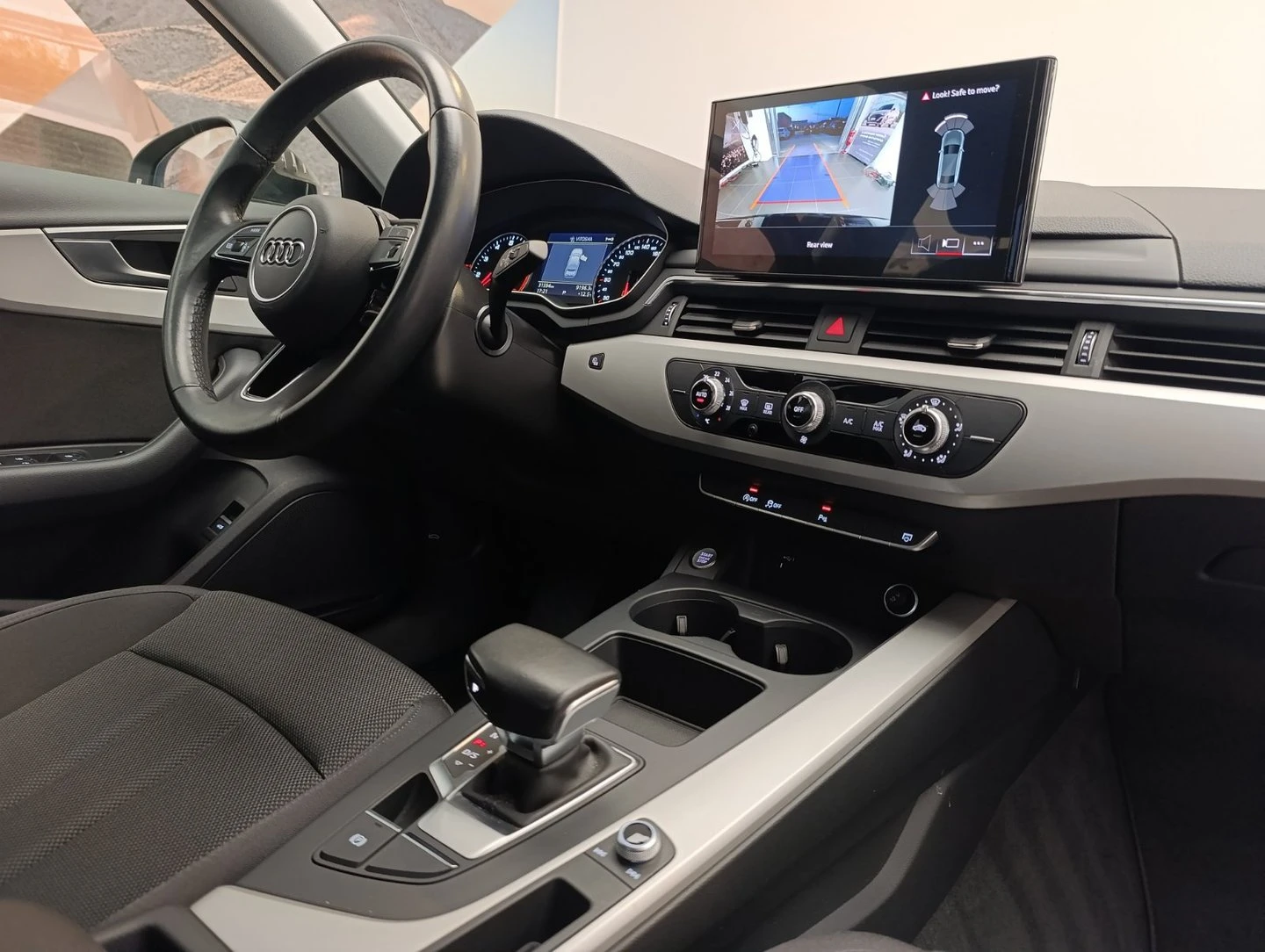 Audi A4 Limousine 35 TFSI, снимка 10 - Автомобили и джипове - 53915858
