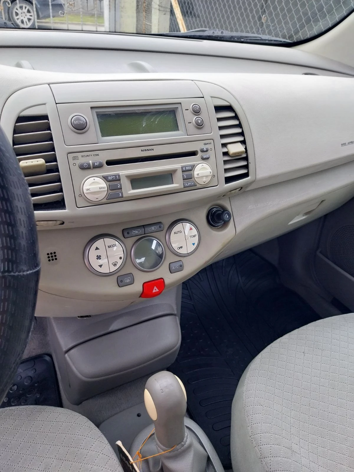 Nissan Micra 1.5 dCi 65 к. с, снимка 6 - Автомобили и джипове - 54576315