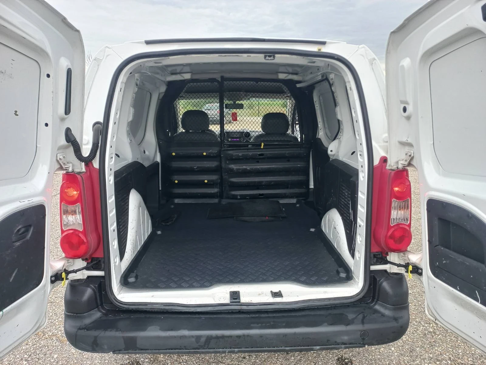 Citroen Berlingo 1.6hdi 90k.c., снимка 13 - Автомобили и джипове - 54609720