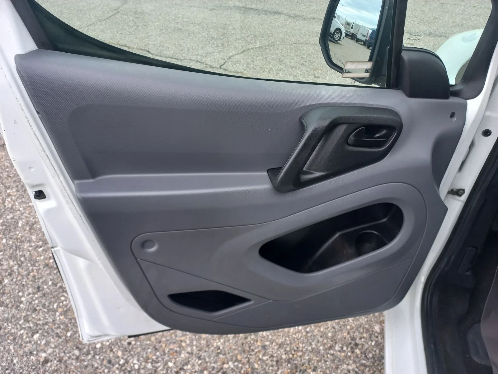 Citroen Berlingo 1.6hdi 90k.c., снимка 11 - Автомобили и джипове - 54609720