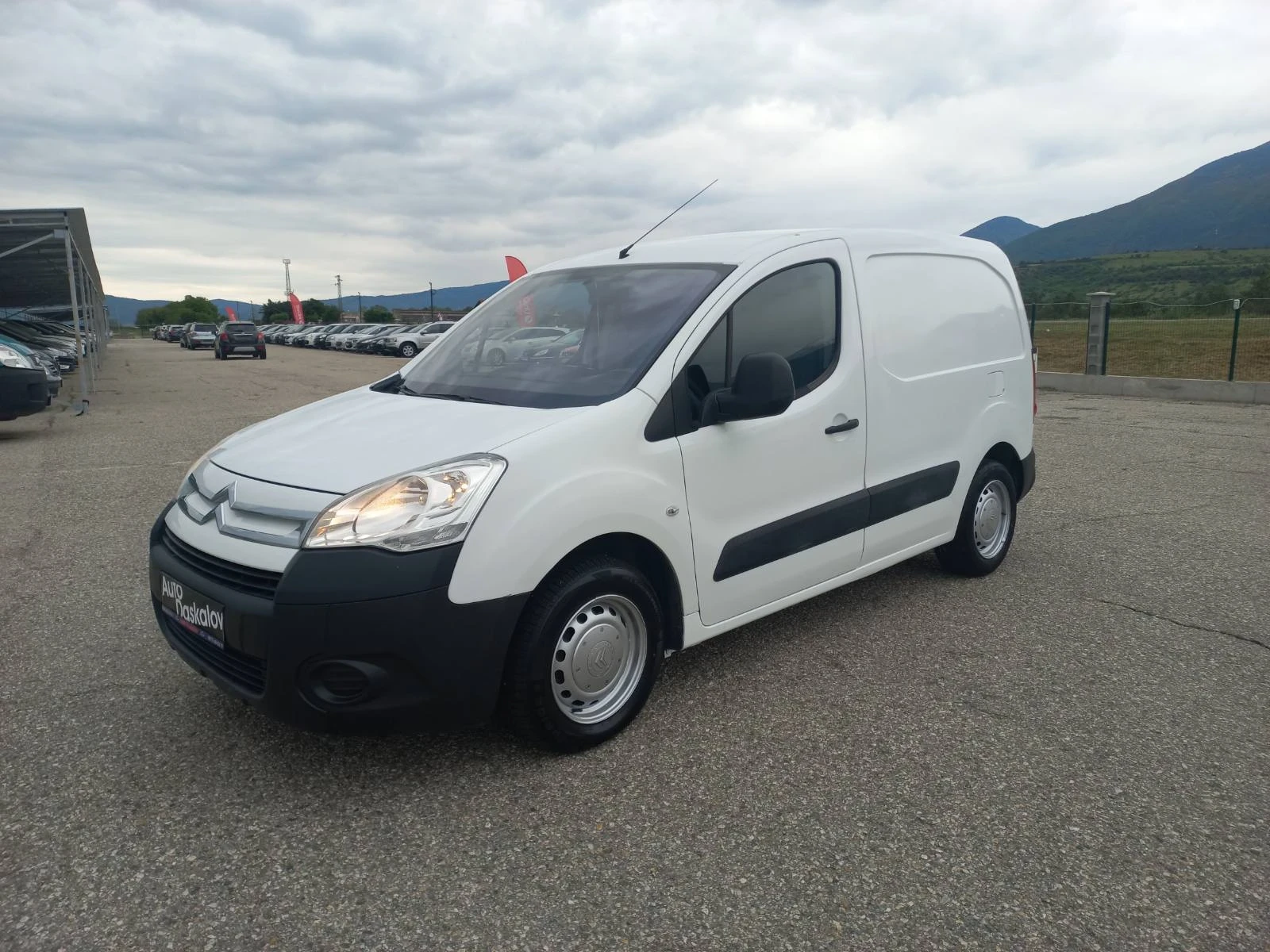 Citroen Berlingo 1.6hdi 90k.c., снимка 3 - Автомобили и джипове - 54609720