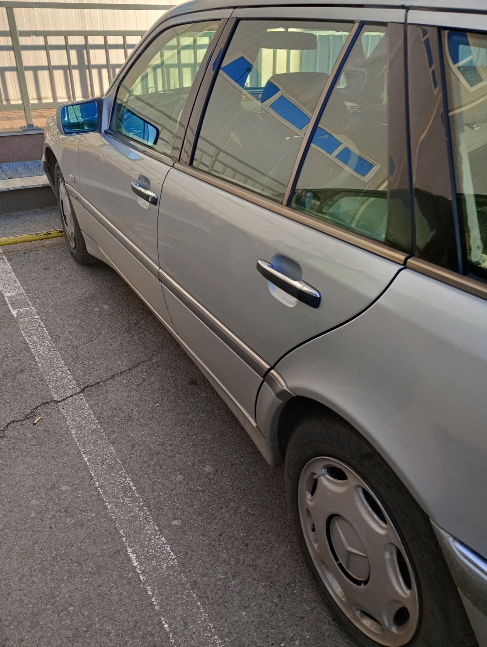Mercedes-Benz C 180, снимка 2 - Автомобили и джипове - 55339630